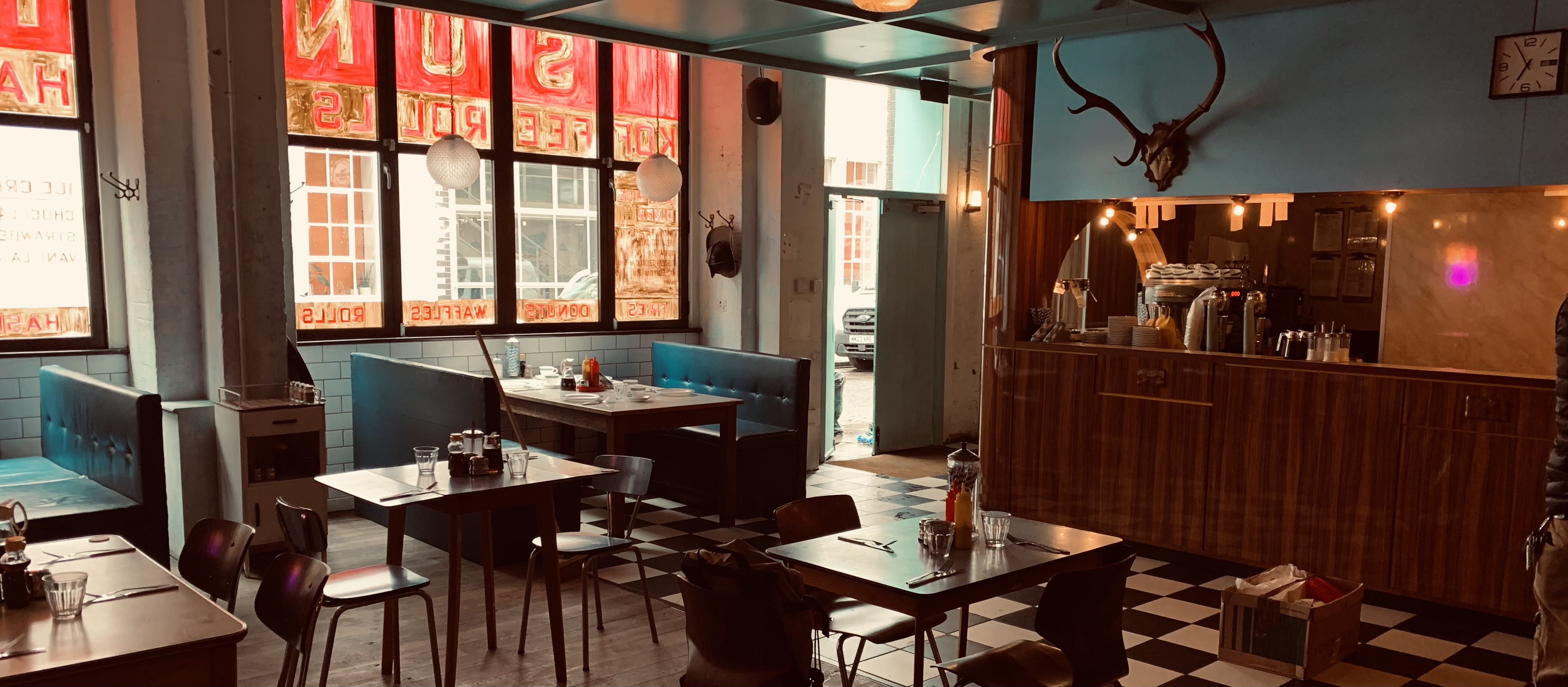 Sunrise Diner set
